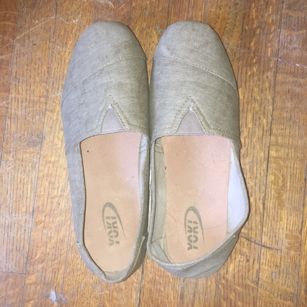 Like toms but the brand is yoki
